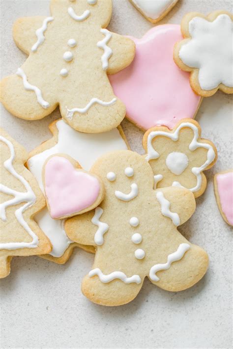 Ultimate Royal Icing for Sugar Cookies - Pretty. Simple.