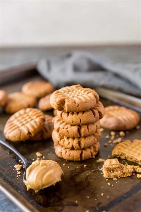 {3 Ingredients} KETO Peanut Butter Cookies - KetoConnect