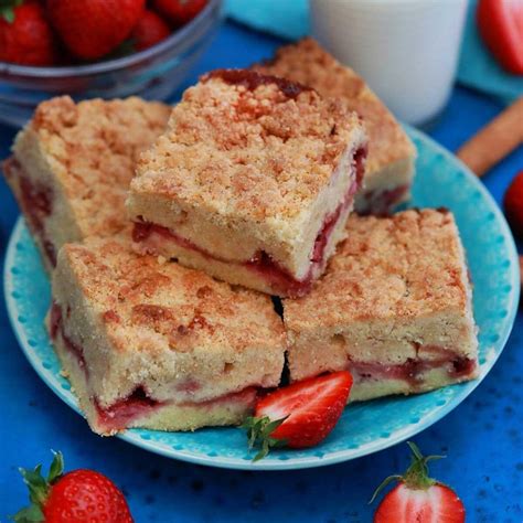 The Easiest Strawberry Crumb Dessert Bars Recipe