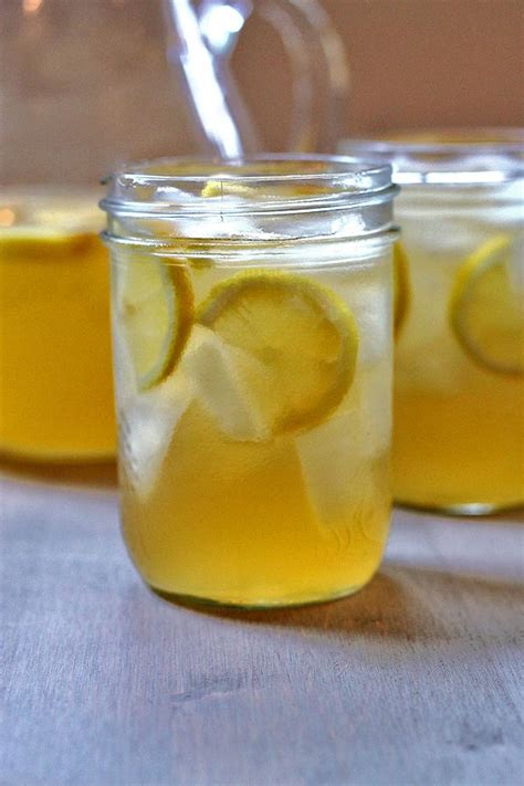 Homemade Whiskey Lemonade with Honey - Cooks …