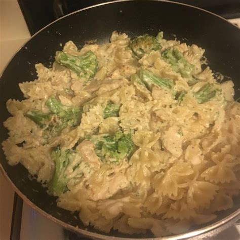 Chicken & Broccoli Alfredo with Fettuccine - Allrecipes