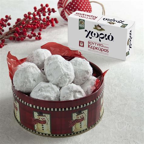 «Kourabiedes» (Traditional Greek Christmas Cookies)