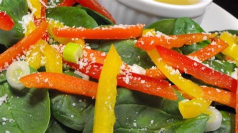 Super Easy Spinach and Red Pepper Salad Recipe