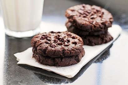 Thick and Chewy Chocolate Chip Peanut Butter Cookies
