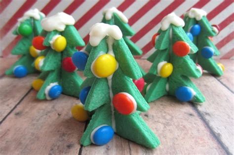 3D Christmas Tree Sugar Cookies | Celeb Baby Laundry