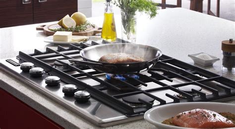 Kitchen Island Cooktop or Range: How to Choose