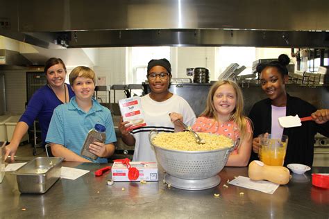 Middle Schoolers Make it Extra Cheesy at Cooking Club