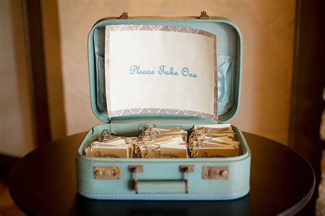 Check out these mini recipe book wedding favors