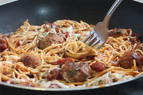 How to Cook Spaghetti and Frozen Meatballs - Delicious …