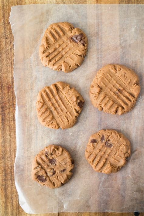 Chocolate Chip Peanut Butter Cookies - Easy …