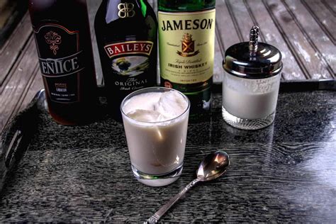 Irish White Russian Cocktail with Four Ingredients - DIY …
