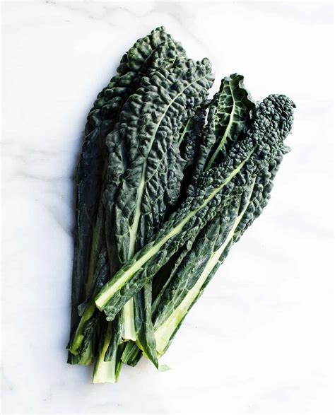 Lacinato Kale 101 + 18 Recipes to Enjoy It! - Pinch and Swirl