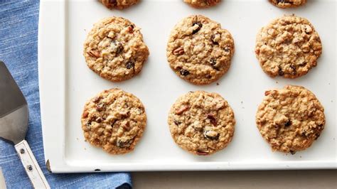 Easy and Delicious Oatmeal Raisin Cookies