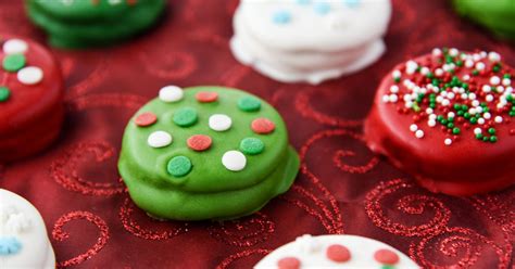 Dipped Oreo Cookies for Christmas - Cupcake Diaries