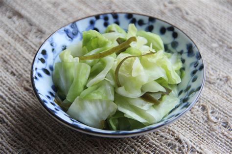 Tsukemono (Salt-Pickled Cabbage) Recipe – Japanese …