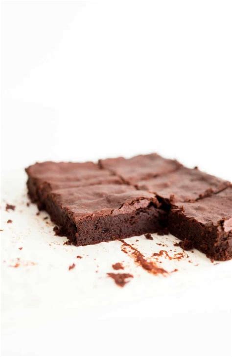 5-Ingredient Flourless Brownies - The BakerMama