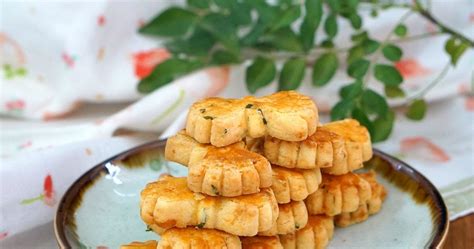 Curry leaf Salted Egg Cookies ~ 咖喱叶咸蛋曲奇 ~ CNY …