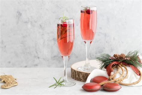 20 Festive and Easy Christmas Cocktail Recipes - The …
