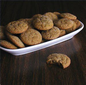 Easy Ginger Snap Cookies | RecipeLion.com