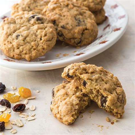 Oatmeal Raisin Cookies - Paula Deen Magazine