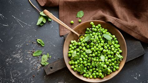 English Peas with Mint Recipe | Epicurious