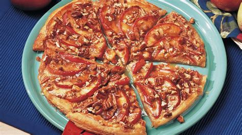 Caramel Apple Pizza Recipe - BettyCrocker.com