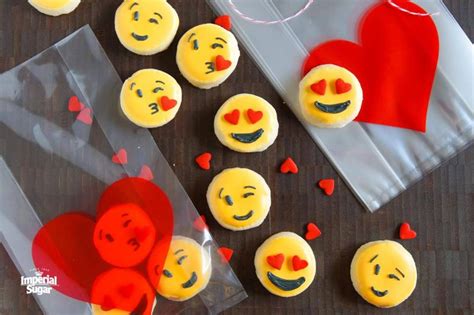 Emoji Sugar Cookies | Imperial Sugar