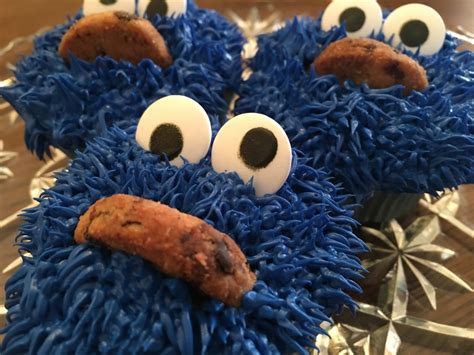 How to Make Cookie Monster Cupcakes - Delishably