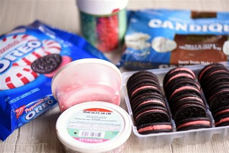 Holiday Dipped Peppermint Oreos - How To - Mom On …
