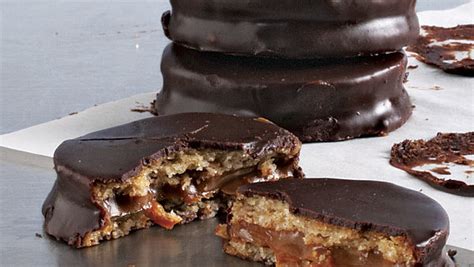 Chocolate-Covered Sandwich Cookies with Dulce de …