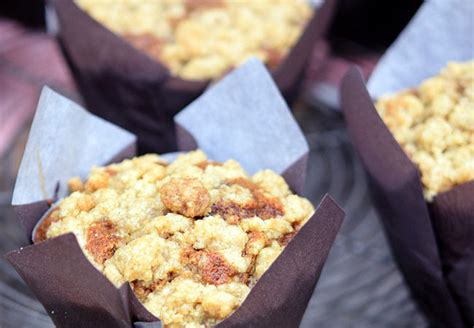 Gingerbread Muffins with Spiced Crumb Topping - Gonna …