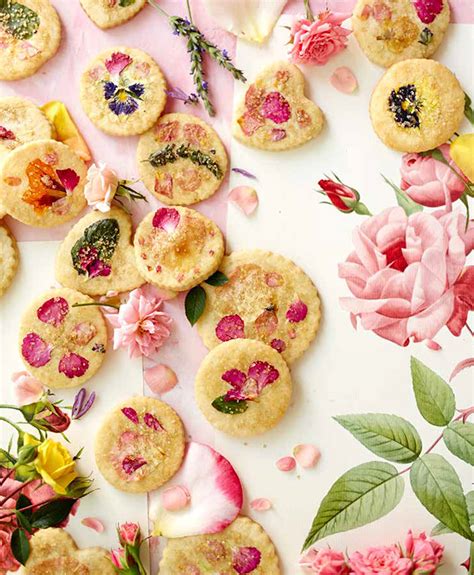 Sugar Cookies with Edible Flowers - fluttermag.com
