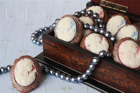 Cameo Cookies - Lila Loa