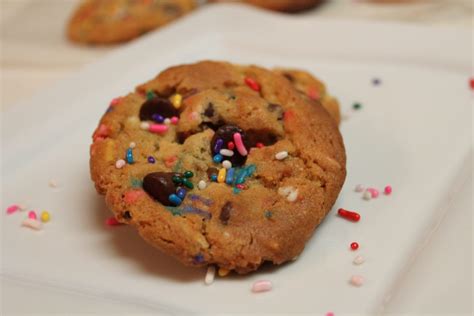 Chocolate Chip Cake Batter Cookies | I Heart Recipes