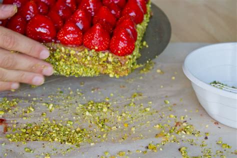 Recipe: Strawberry and pistachio tart by Michalak