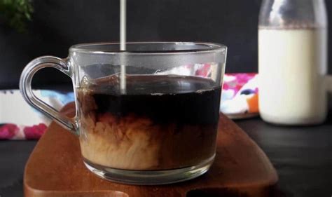 How to Make Homemade Coffee Creamer - [9 Variations]