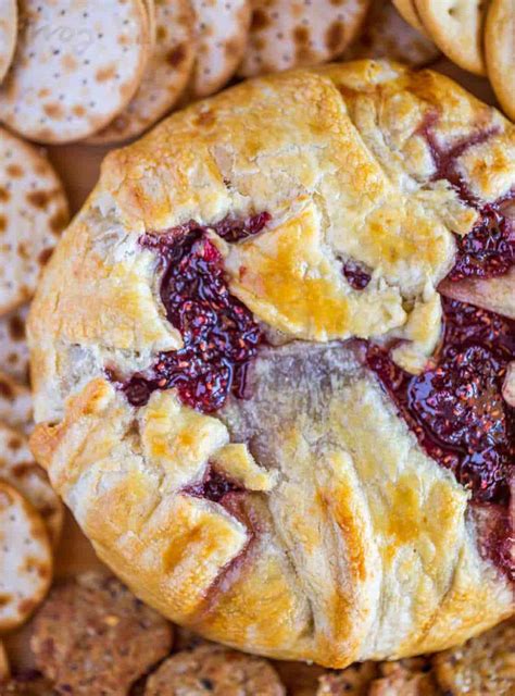 The Best Raspberry Baked Brie | The Recipe Critic