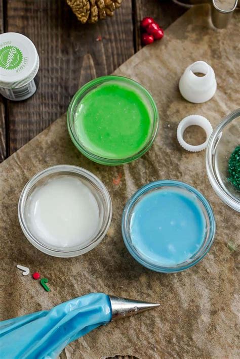 Royal Icing for Cut Out Cookies + Decorating Tips