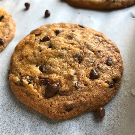 Crunchy Chocolate Chip Cookies - Bakeomaniac
