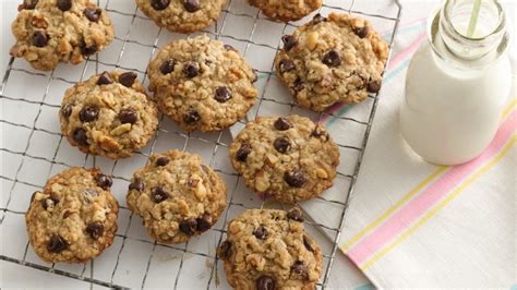 Oatmeal-Chocolate Chip Cookies Recipe - BettyCrocker.com