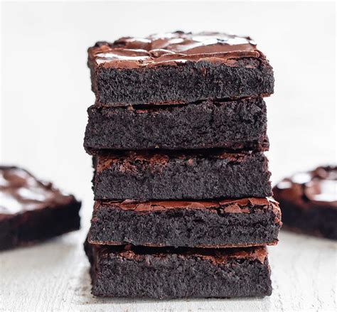 3 Ingredient Chewy Brownies (No Flour, Butter or Oil)