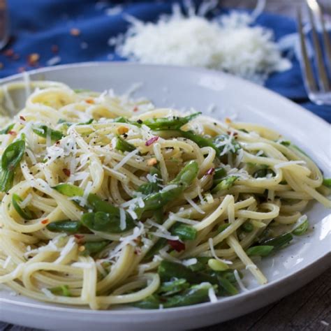 5 Ingredient Garlicky Green Bean Pasta - Fashionable …