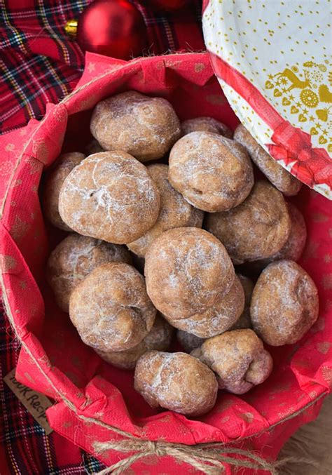 Polvorones de Canele (Spanish Cinnamon Cookies)