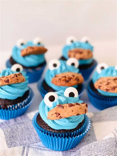 Easy Cookie Monster Cupcakes - hello, Yummy