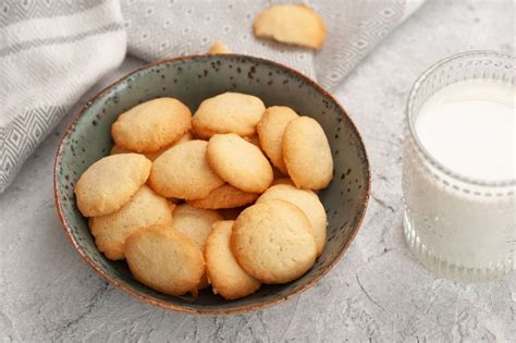 Brown Edge Butter Cookies Recipe - The Spruce Eats