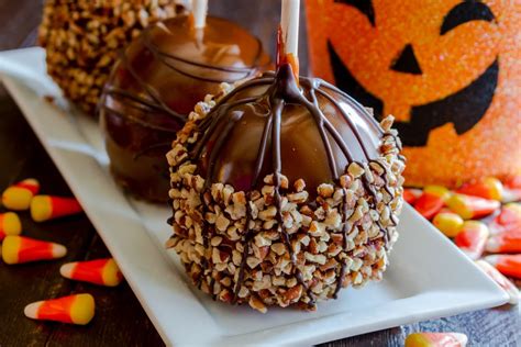 13 Best Caramel Apple Toppings - Insanely Good Recipes