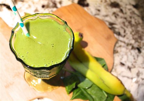 How to Make a Simple Green Goddess Smoothie