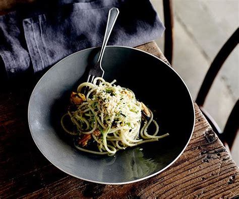 Spaghetti with mussels and chilli recipe | Pasta recipe
