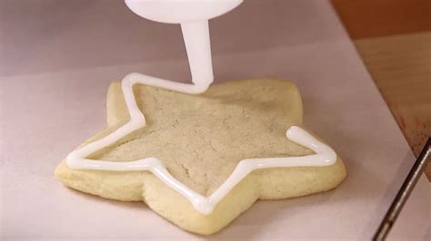 The EASIEST Way to Decorate Cookies with Royal Icing