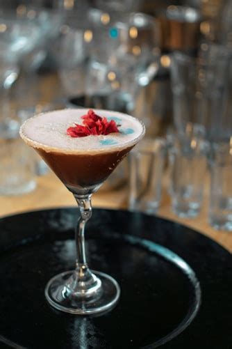 Best Mudslide Cocktail Recipes 2022 - Liquorista